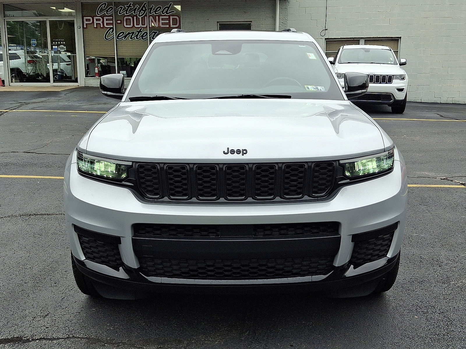 Certified 2022 Jeep Grand Cherokee L Laredo image 2