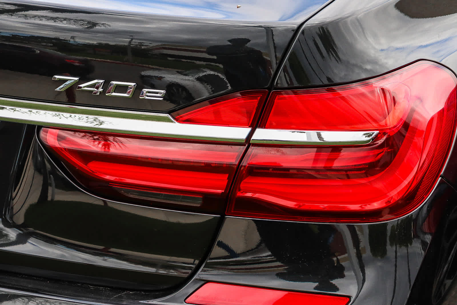 Used 2017 BMW 740e xDrive AWD/4WD image 8
