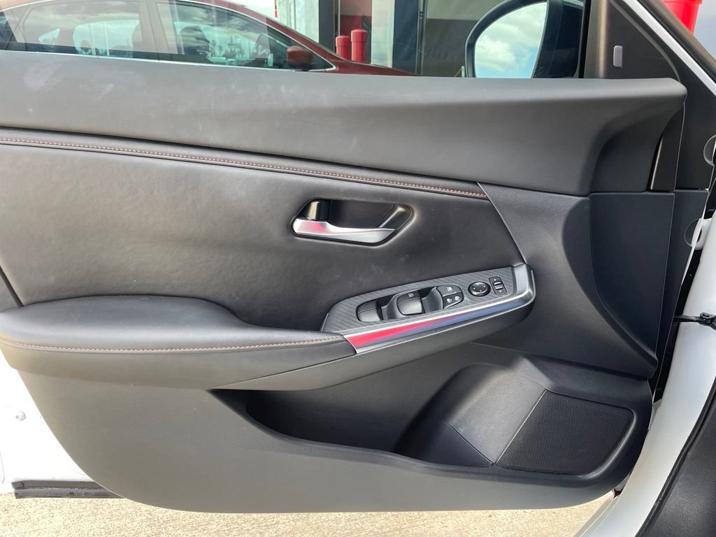 Certified 2023 Nissan Sentra SR w/ Midnight Edition Package FWD image 9