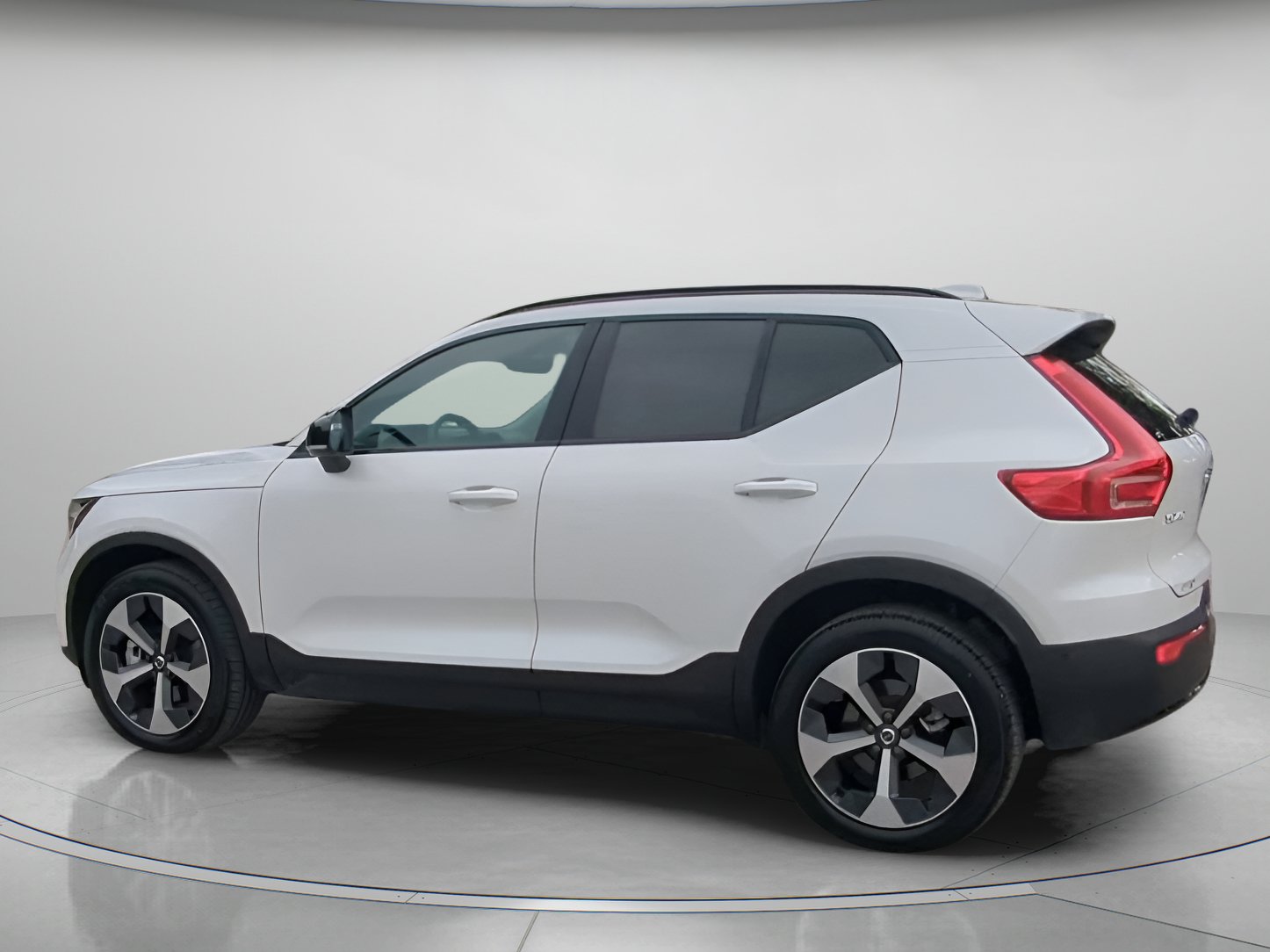 Used 2026 Volvo XC40 B5 Plus AWD/4WD image 18