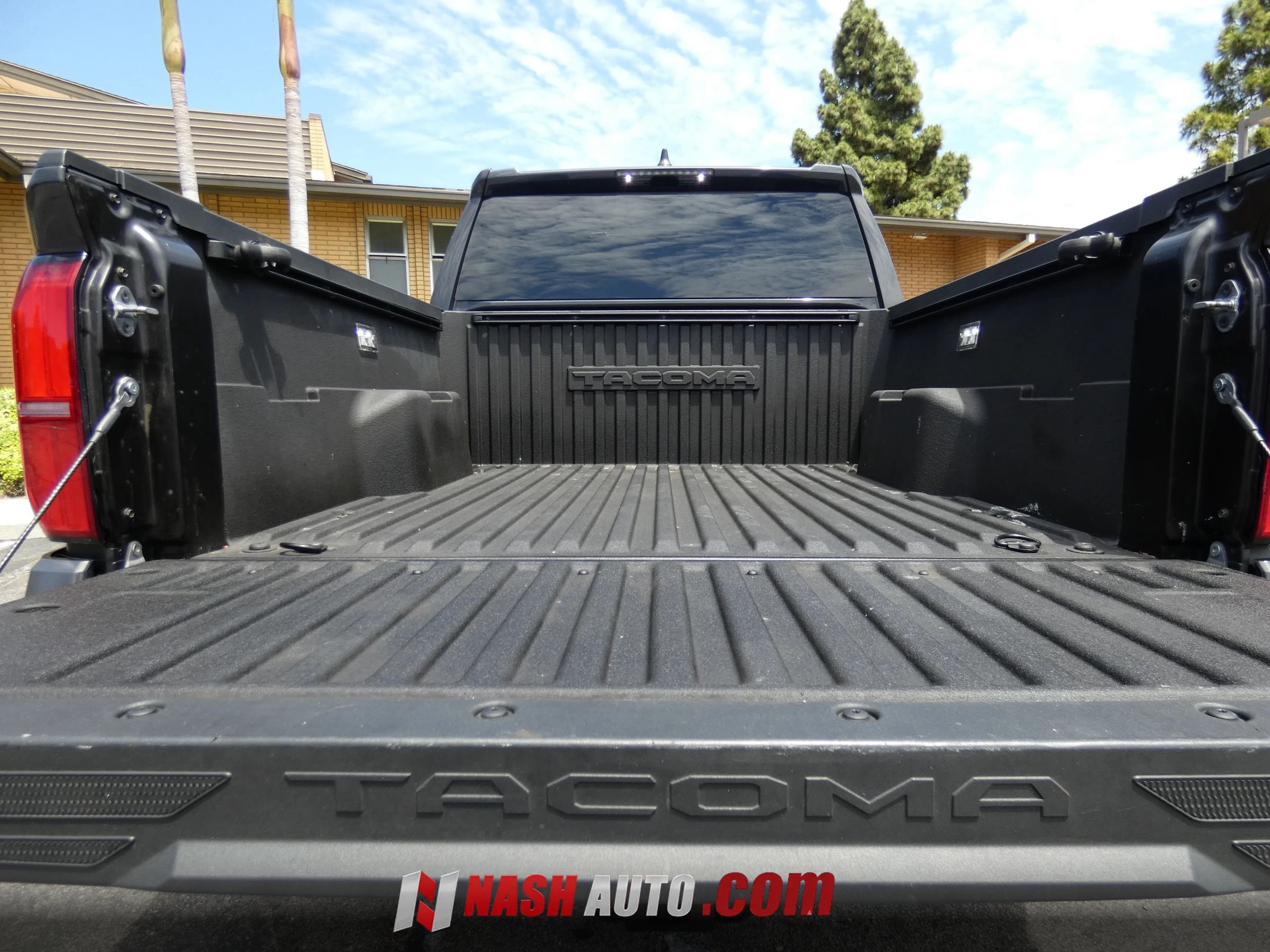 Used 2025 Toyota Tacoma TRD Sport AWD/4WD image 29