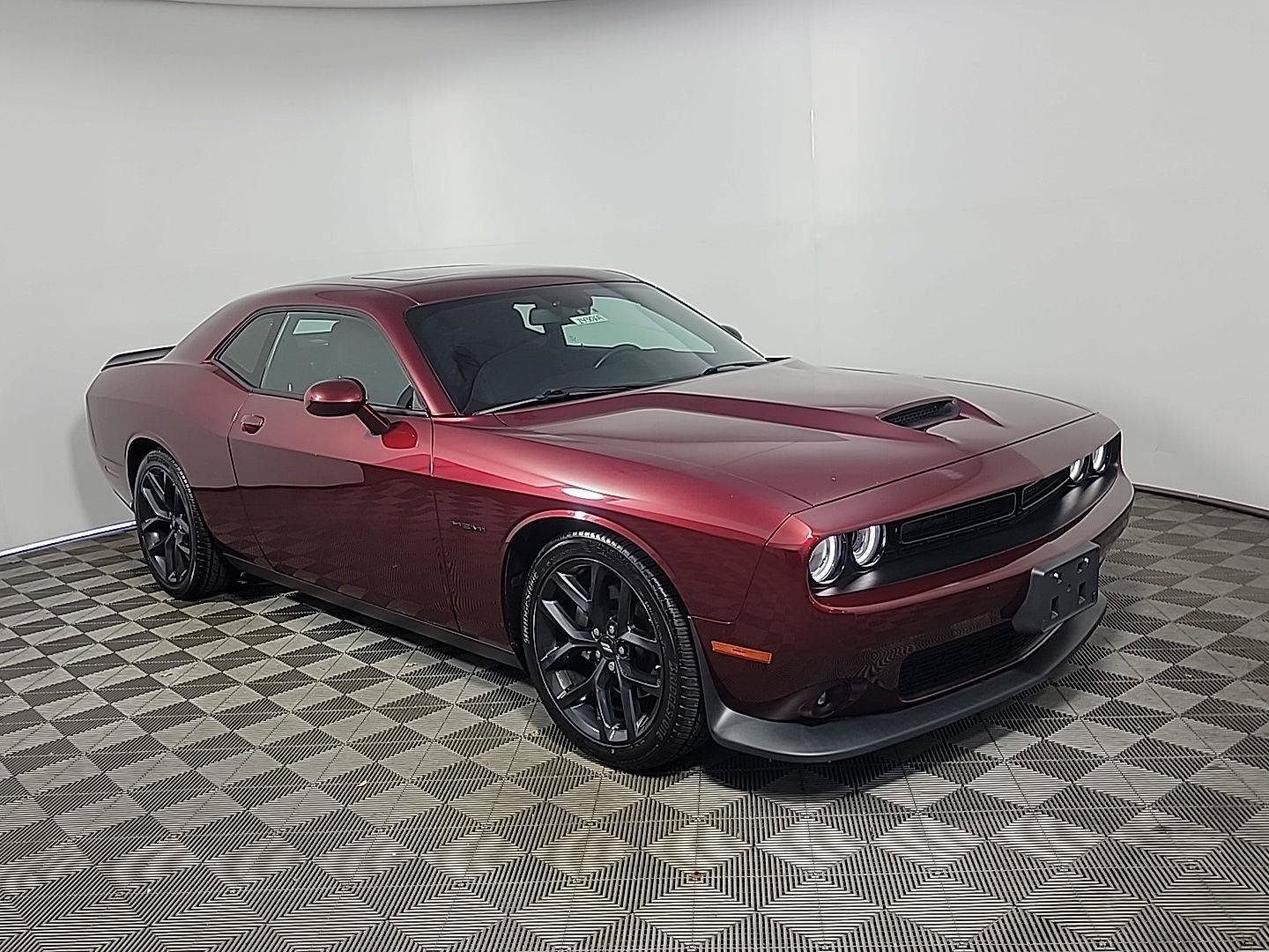 Used 2022 Dodge Challenger R/T w/ Driver Convenience Group RWD image 1
