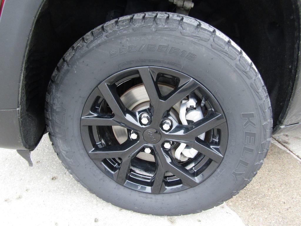 Used 2024 Jeep Grand Cherokee Altitude image 28