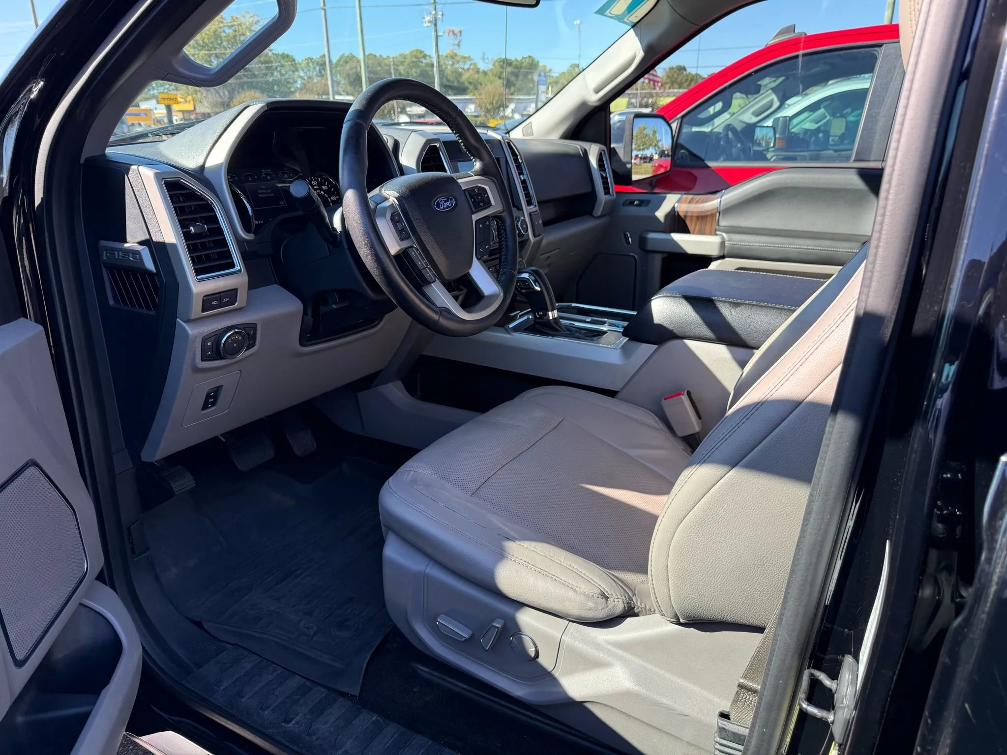 Used 2017 Ford F150 Lariat image 12