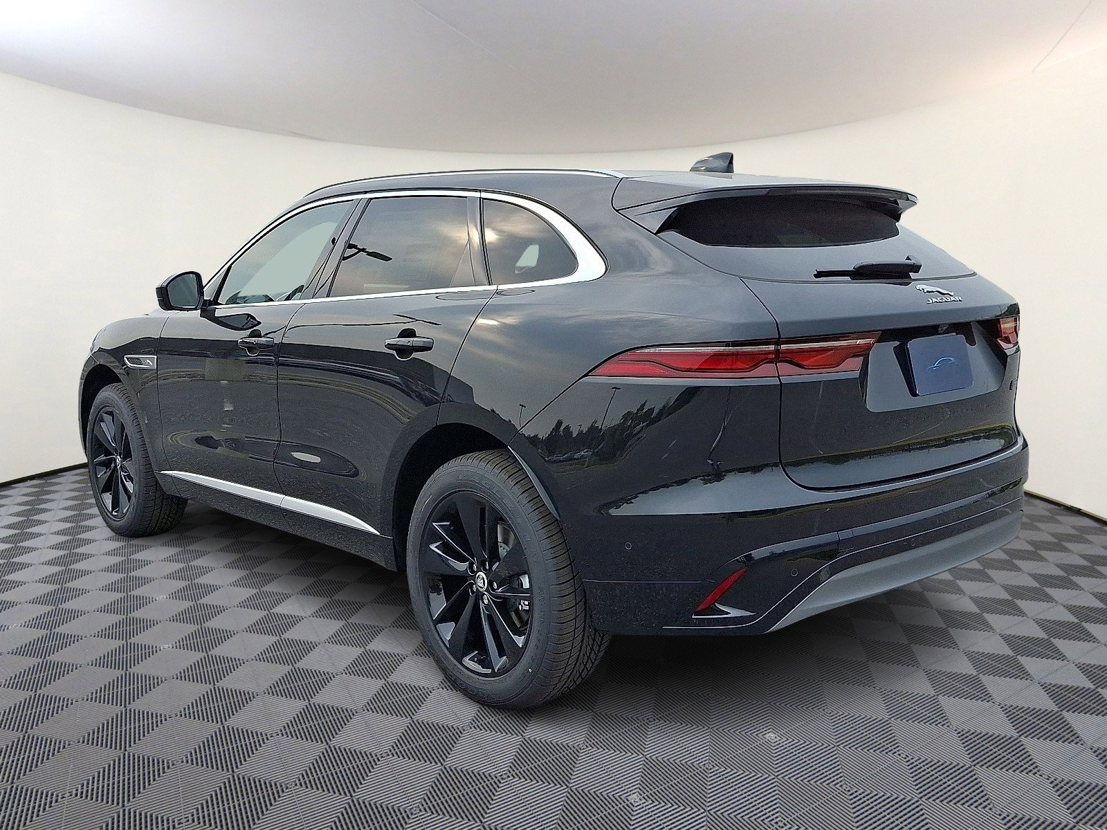 New 2026 Jaguar F-PACE R-Dynamic S image 2