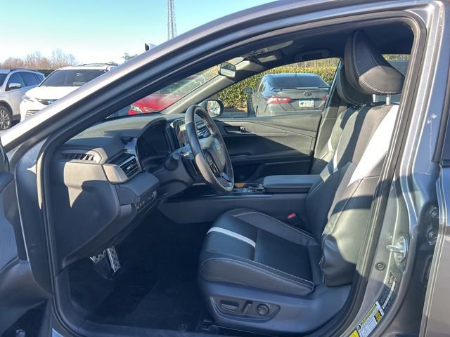 Used 2025 Toyota Camry SE image 11