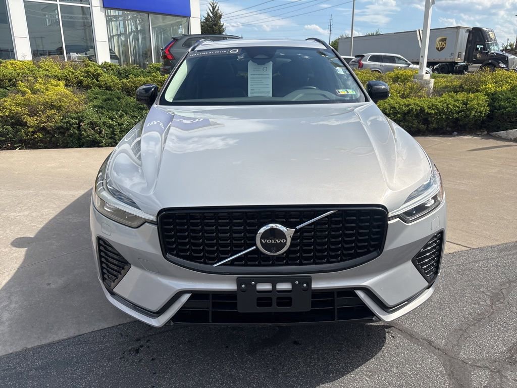 Certified 2025 Volvo XC60 B5 Plus AWD/4WD image 4