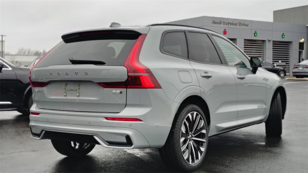 New 2026 Volvo XC60 B5 Ultra w/ Climate Package image 3
