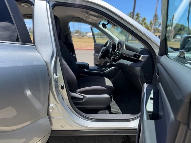 Used 2023 Toyota Highlander Limited FWD image 12