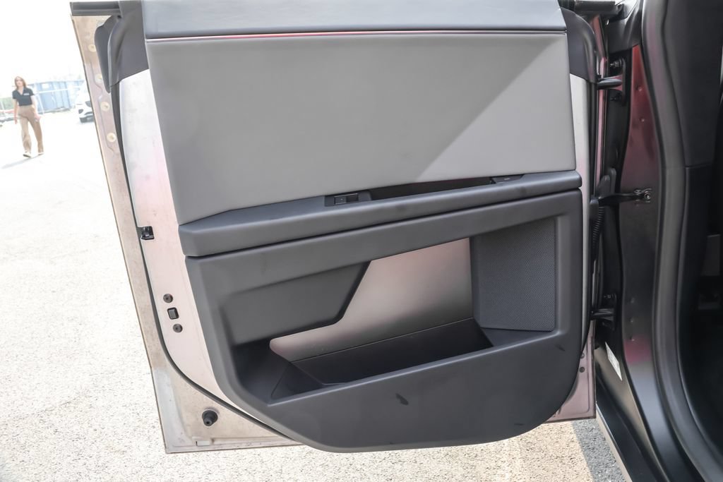 Used 2024 Tesla Cybertruck AWD Crew Cab image 23