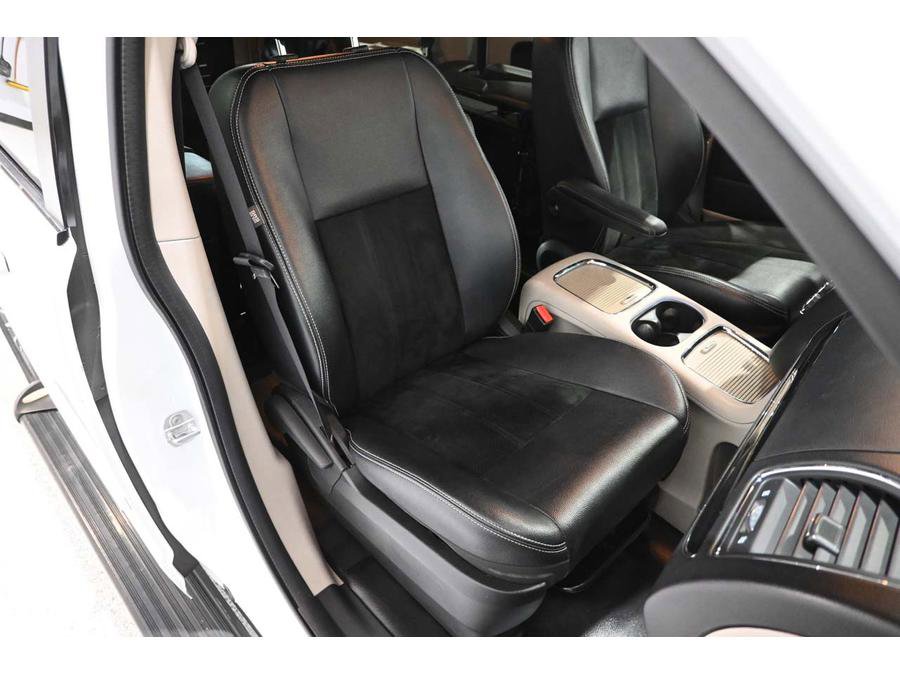 Used 2017 Dodge Grand Caravan SXT FWD image 16
