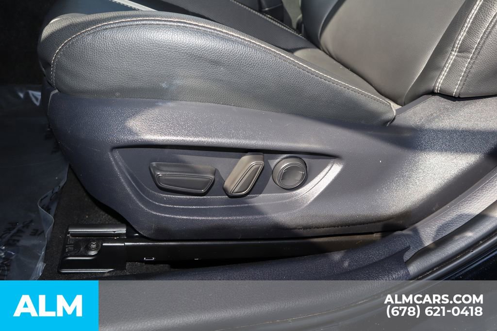 Used 2025 Toyota Camry SE image 12