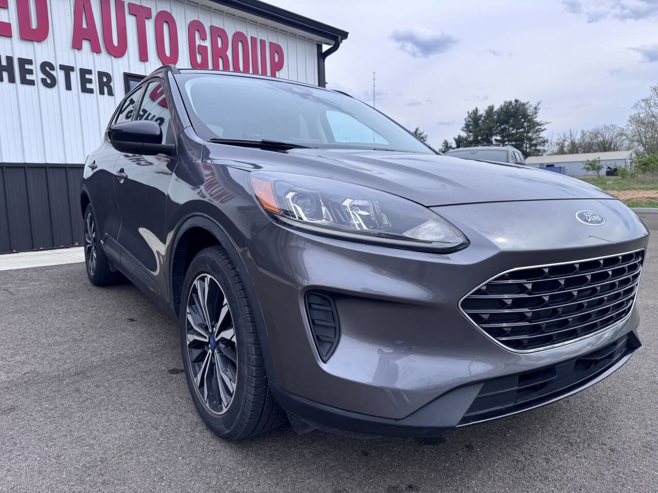 Used 2022 Ford Escape SE w/ SE Sport Appearance Package AWD/4WD image 4
