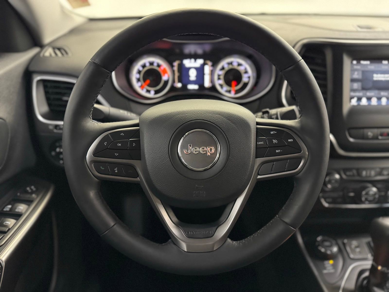 Used 2019 Jeep Cherokee Latitude Plus w/ Comfort/Convenience Group image 19