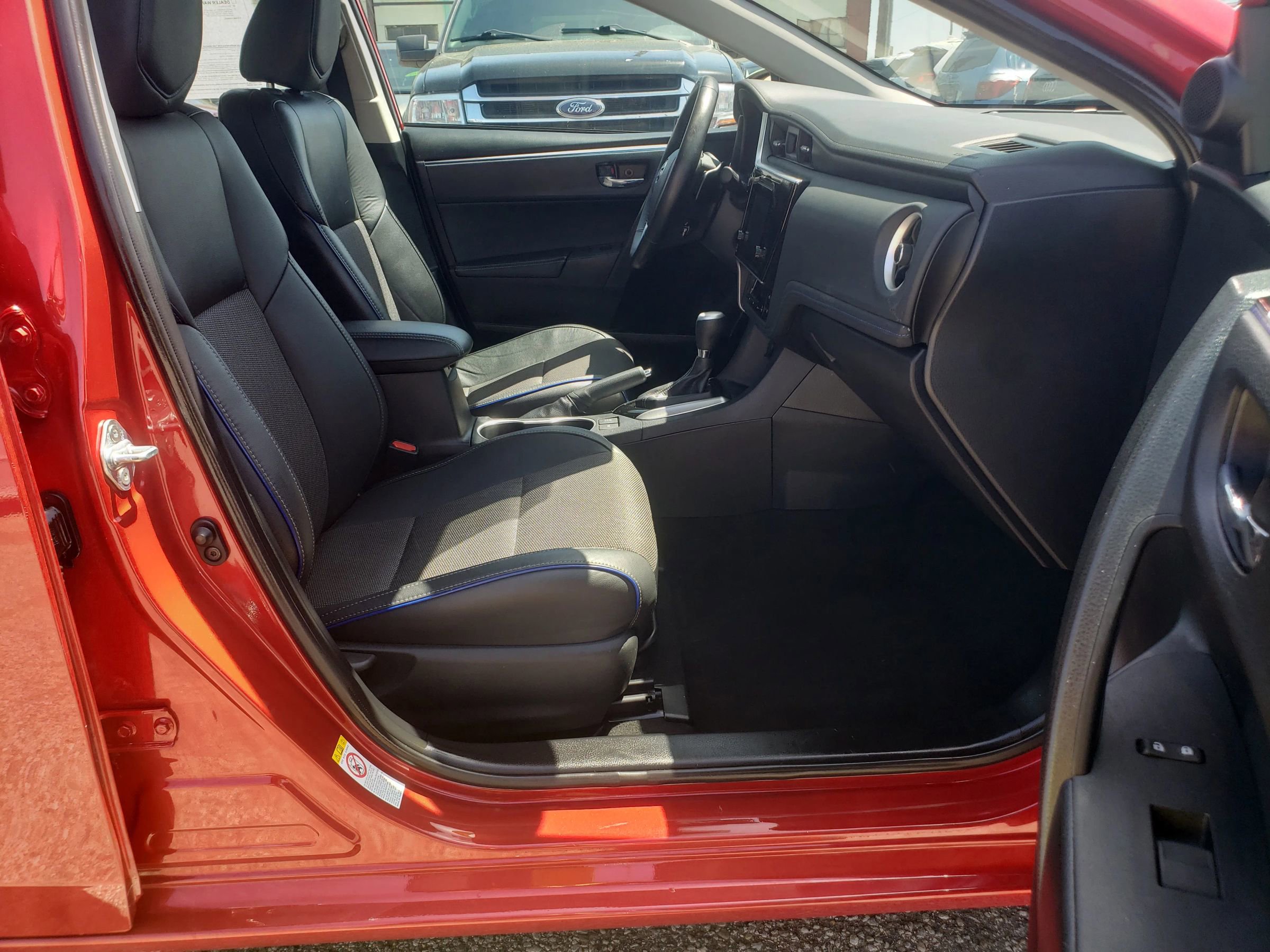 Used 2018 Toyota Corolla SE FWD image 21