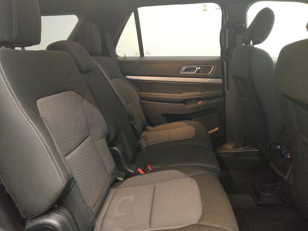 Used 2018 Ford Explorer XLT image 19
