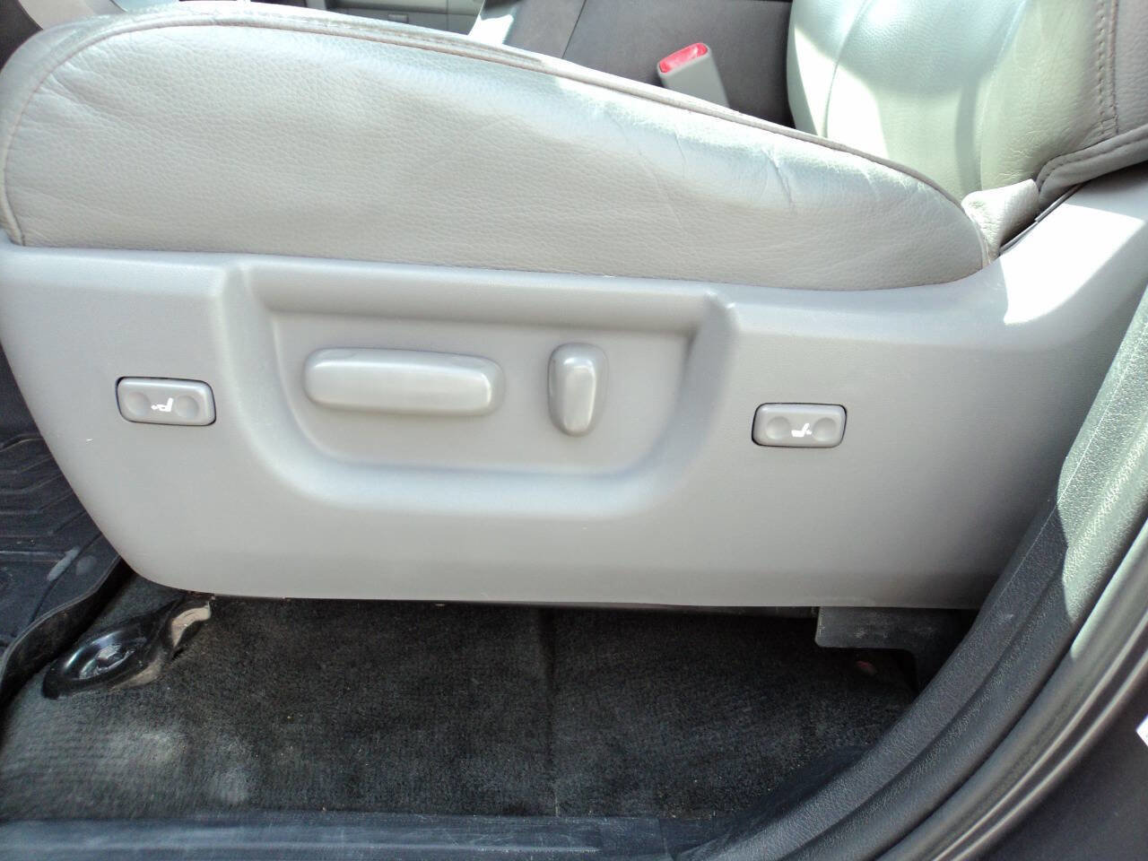 Used 2014 Toyota Sequoia Limited image 20