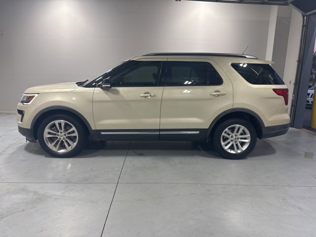 Used 2018 Ford Explorer XLT w/ Equipment Group 202A image 10