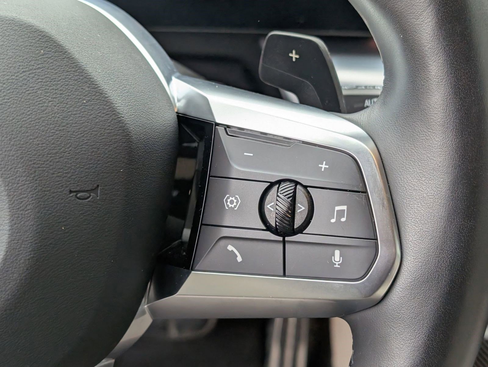 Used 2025 BMW X1 xDrive28i w/ Technology Package image 22