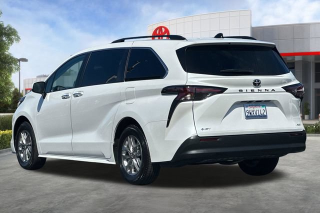 Certified 2026 Toyota Sienna XLE FWD image 7