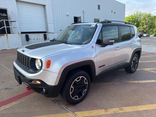 Used 2015 Jeep Renegade Trailhawk w/ Premium Leather Group AWD/4WD image 2