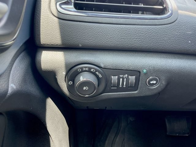 Used 2016 Chrysler 200 S AWD/4WD image 9