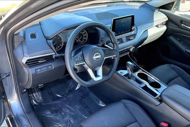 Used 2024 Nissan Altima 2.5 SV FWD image 12