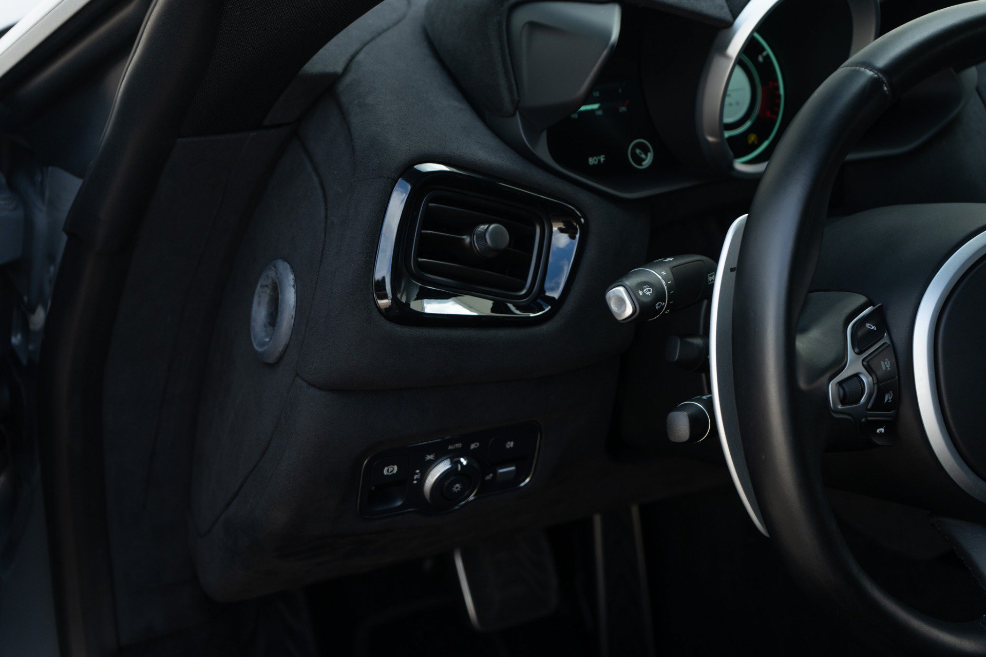 Used 2020 Aston Martin V8 Vantage Coupe RWD image 18