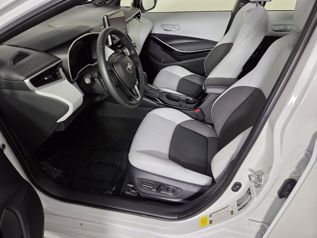 Used 2025 Toyota Corolla XSE FWD image 12