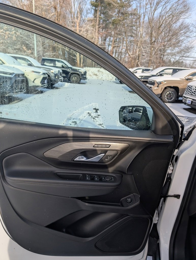 Used 2022 GMC Terrain SLT image 13