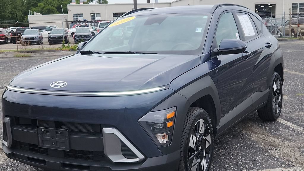 Used 2025 Hyundai Kona SEL AWD/4WD image 3