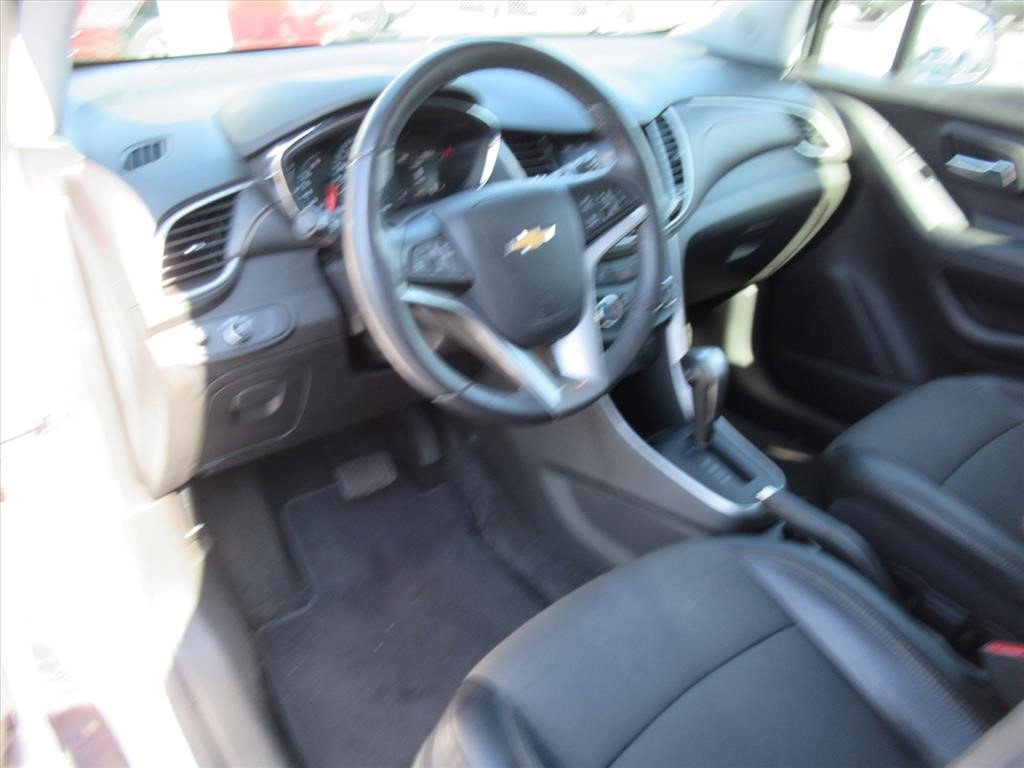 Certified 2022 Chevrolet Trax LT w/ LT Convenience Package AWD/4WD image 18