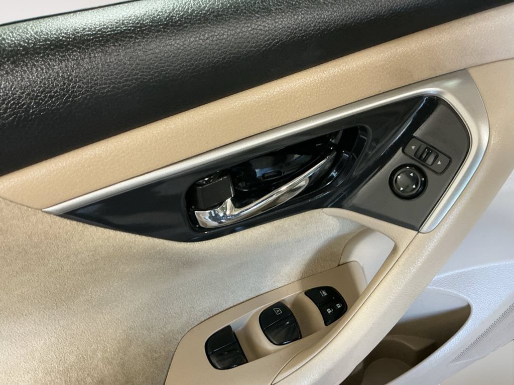 Used 2013 Nissan Altima 2.5 S FWD image 10