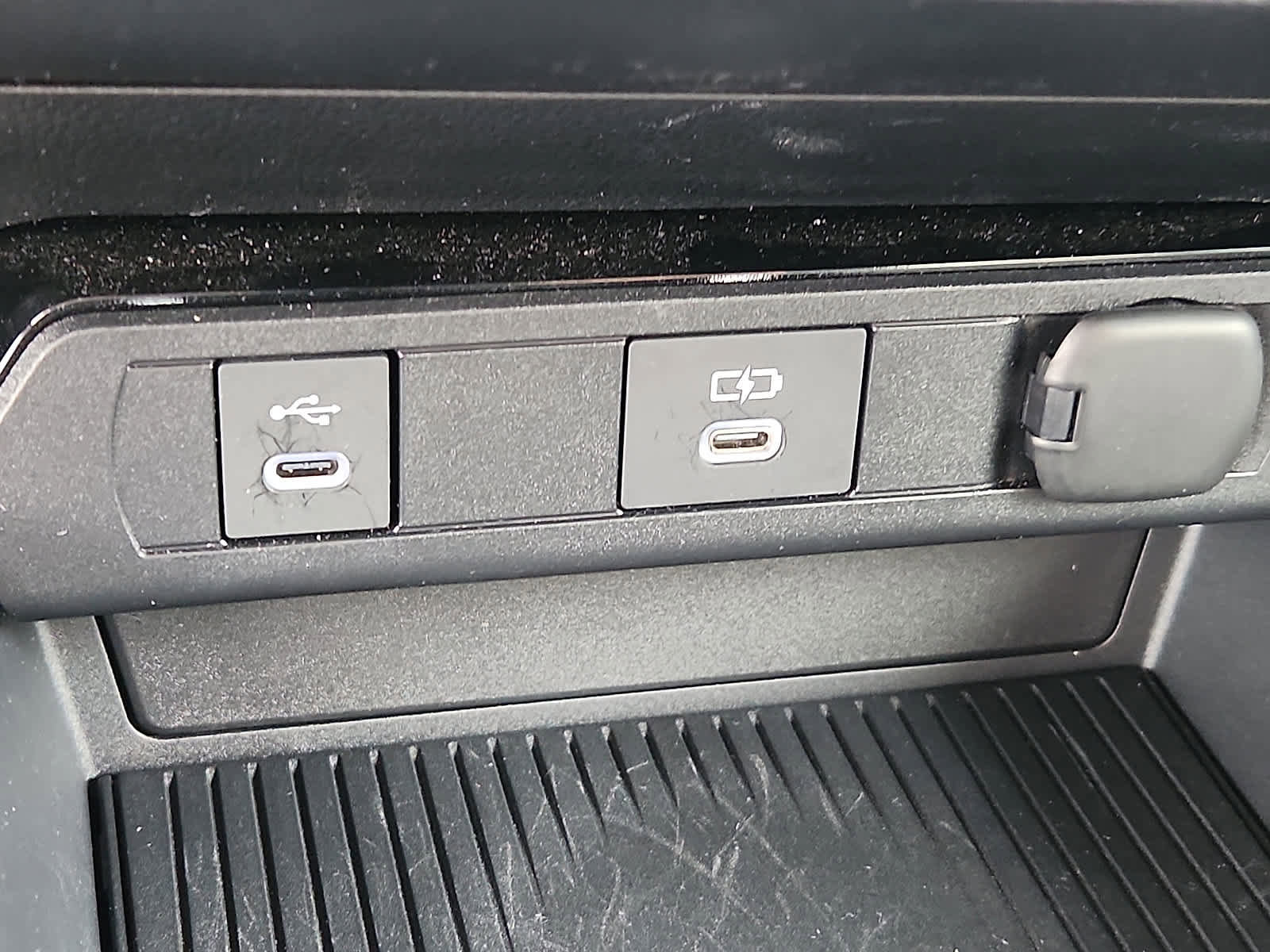 Used 2025 Toyota Prius Plug-In Hybrid image 27