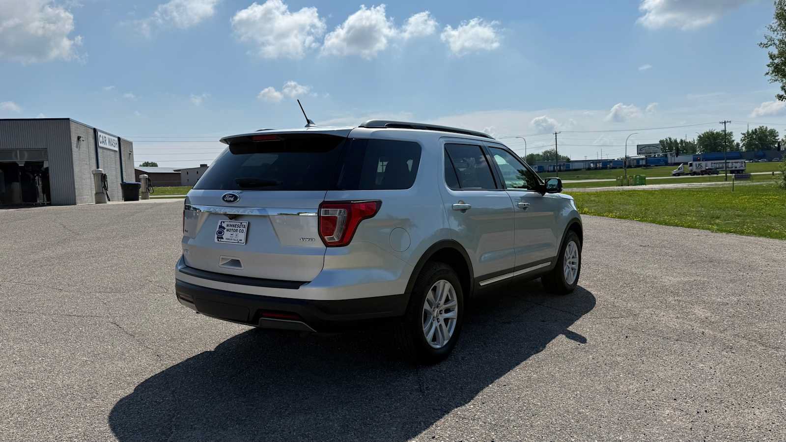 Used 2019 Ford Explorer XLT w/ Equipment Group 202A AWD/4WD image 4