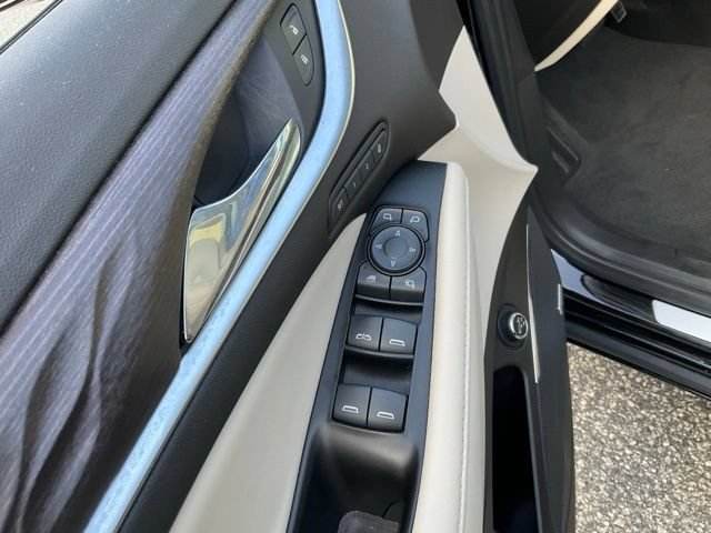 Used 2023 Buick Enclave Avenir w/ Avenir Technology Package FWD image 8