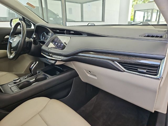 Certified 2022 Cadillac XT4 Premium Luxury w/ Enhanced Visibility Package FWD image 29