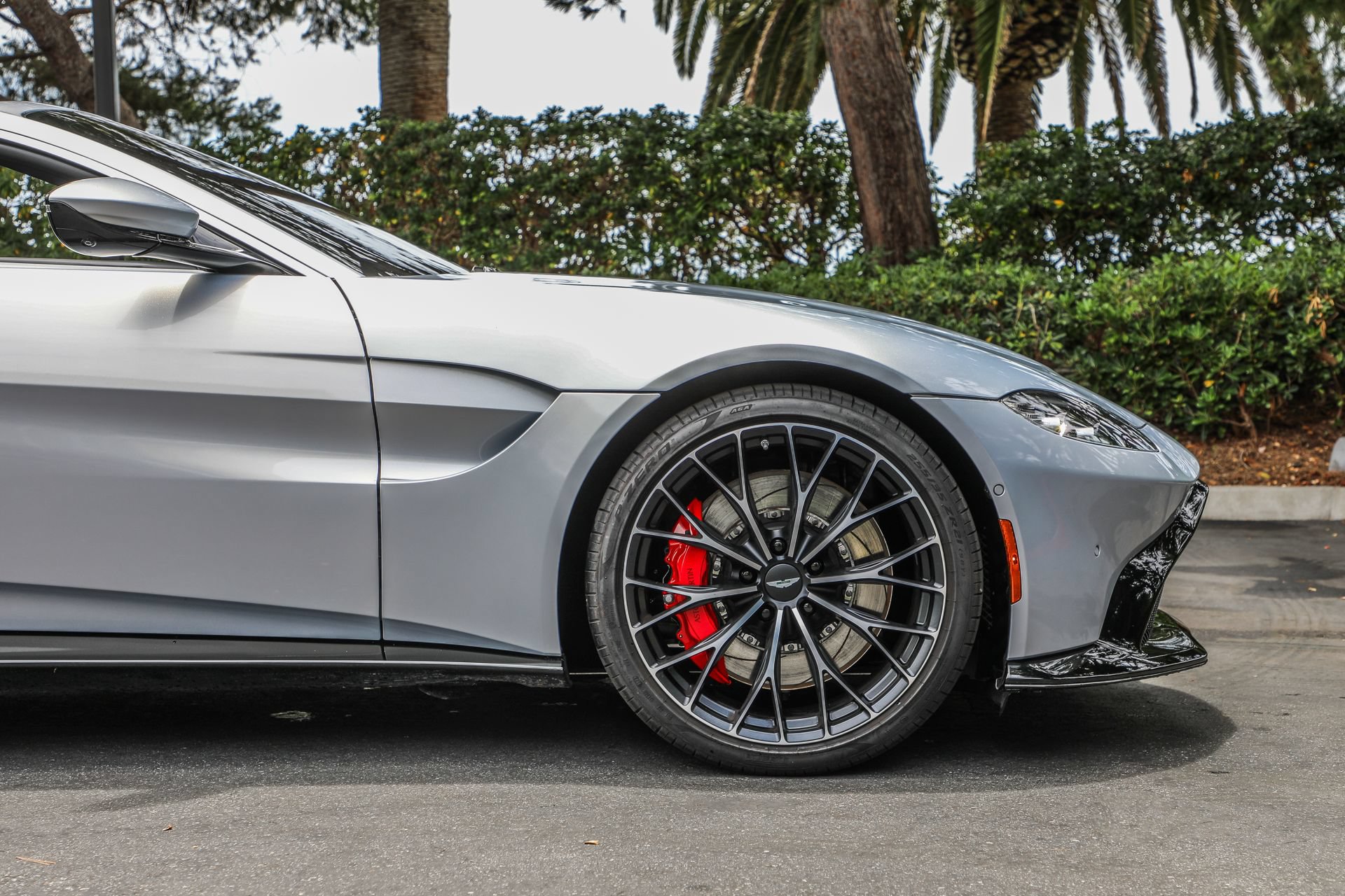 Used 2023 Aston Martin V8 Vantage Roadster RWD image 27