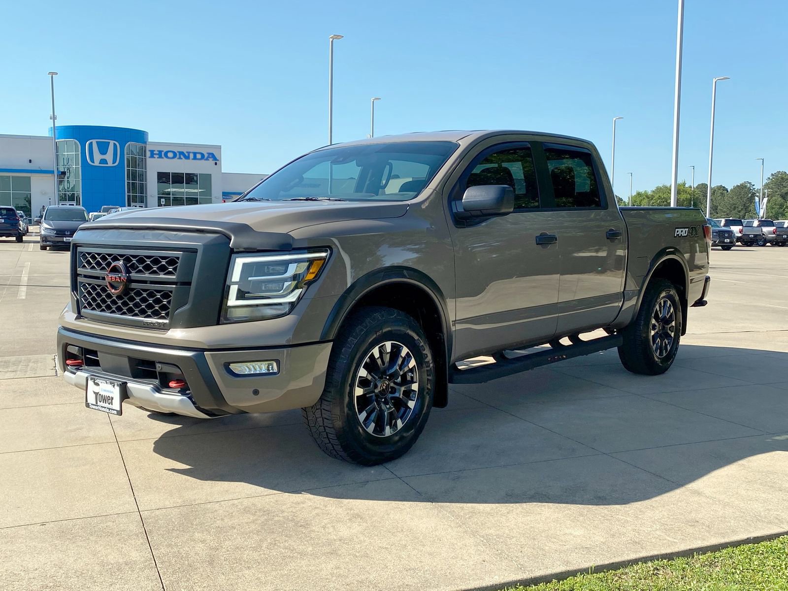 Used 2023 Nissan Titan PRO-4X w/ Pro-4x Utility Package AWD/4WD image 3