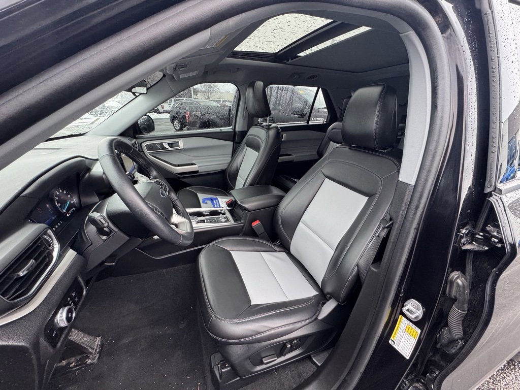 Certified 2023 Ford Explorer XLT w/ Equipment Group 202A image 13