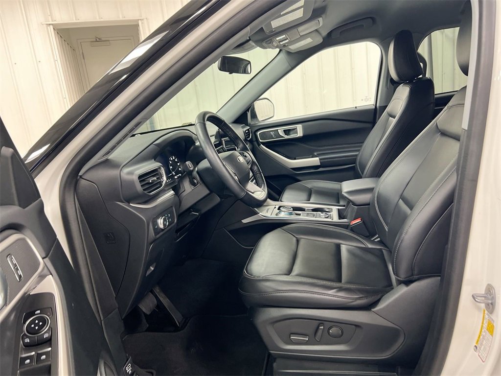 Used 2022 Ford Explorer XLT w/ Equipment Group 202A image 19