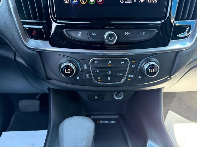 Used 2022 Chevrolet Traverse LT FWD image 18