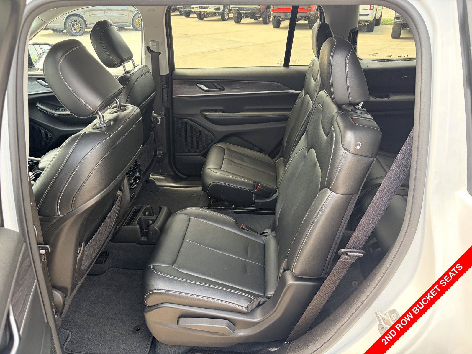 Used 2023 Jeep Grand Cherokee L Limited w/ Black Appearance Package AWD/4WD image 30