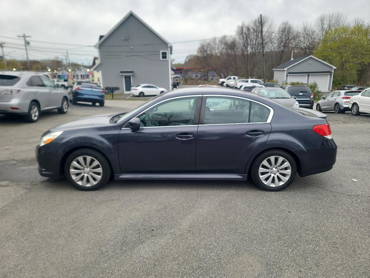 Used 2011 Subaru Legacy 3.6R Limited AWD/4WD image 4