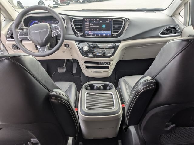 Used 2024 Chrysler Pacifica Touring-L FWD image 5