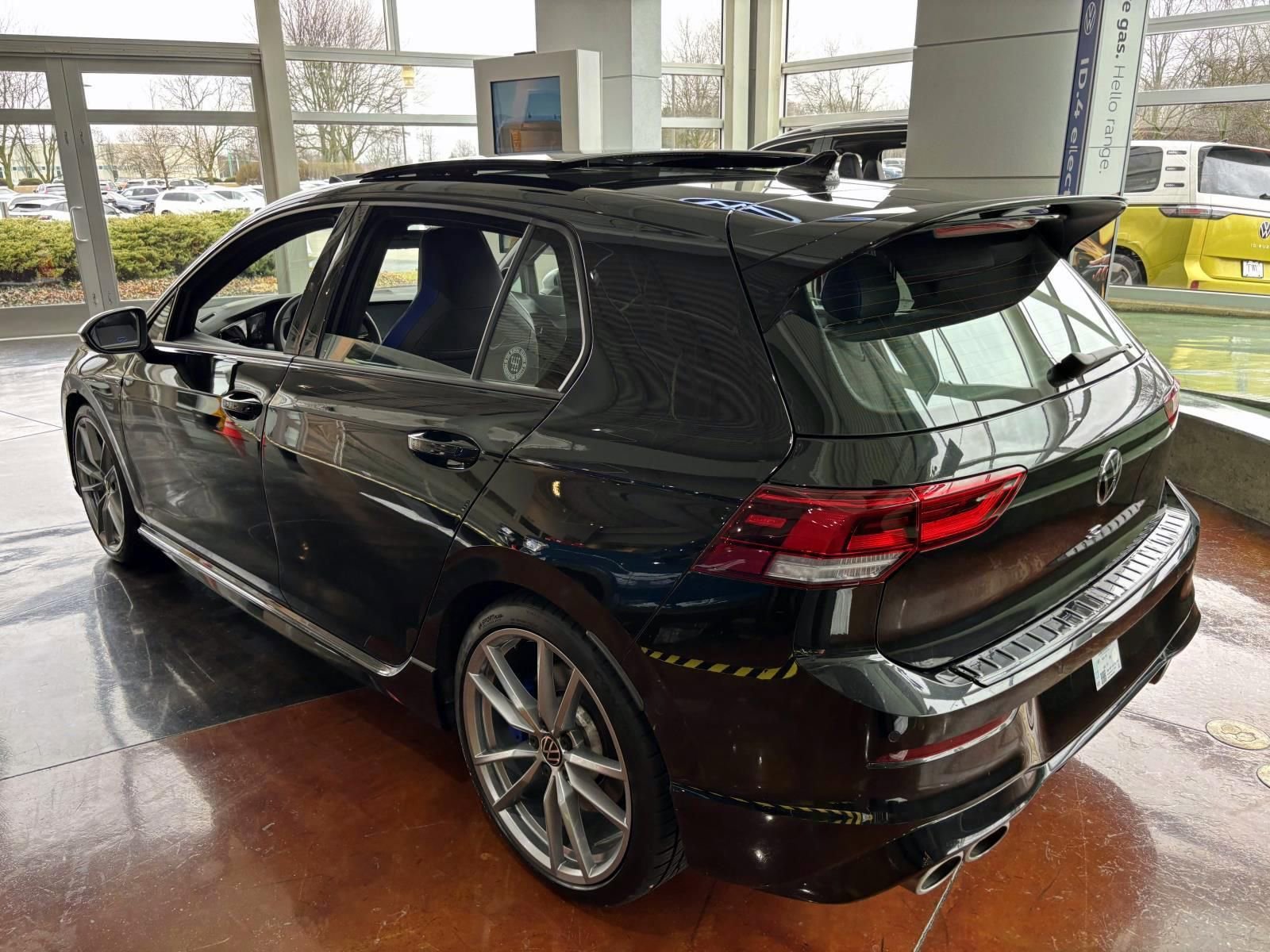 Used 2024 Volkswagen Golf R image 7