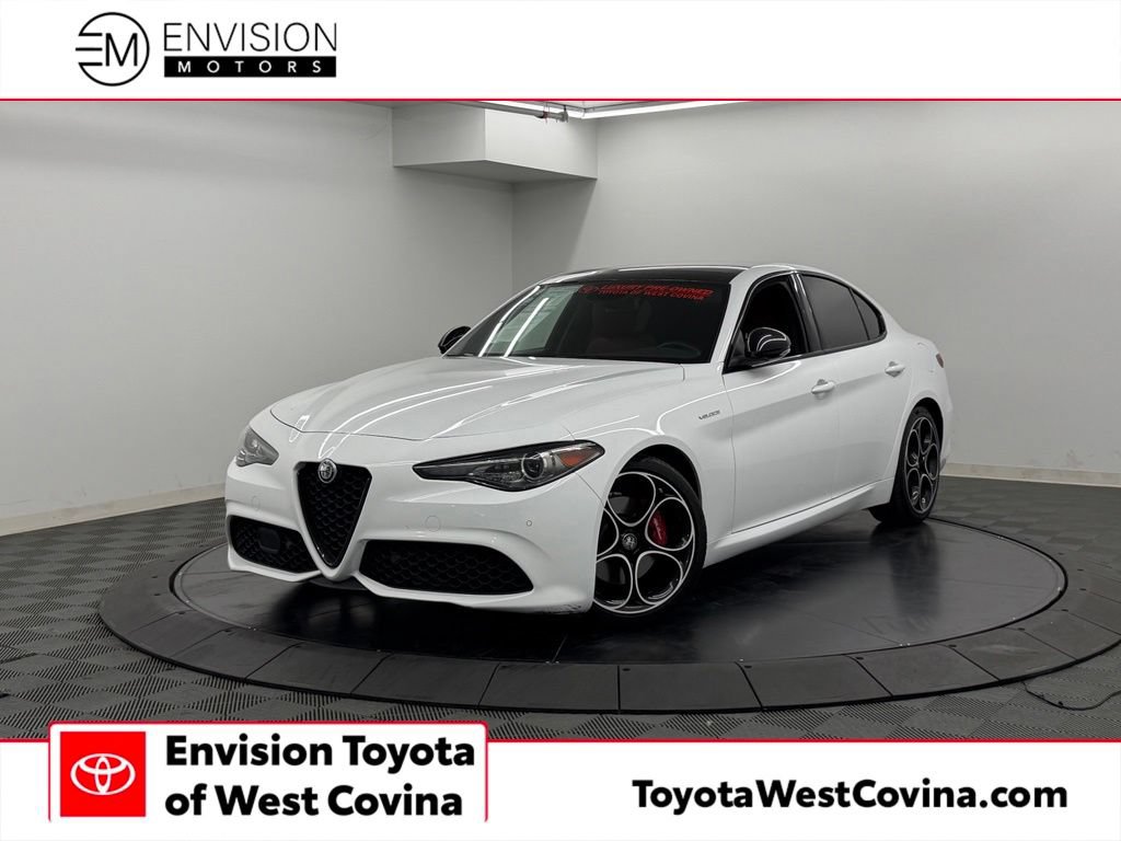 Used 2023 Alfa Romeo Giulia Veloce RWD image 1
