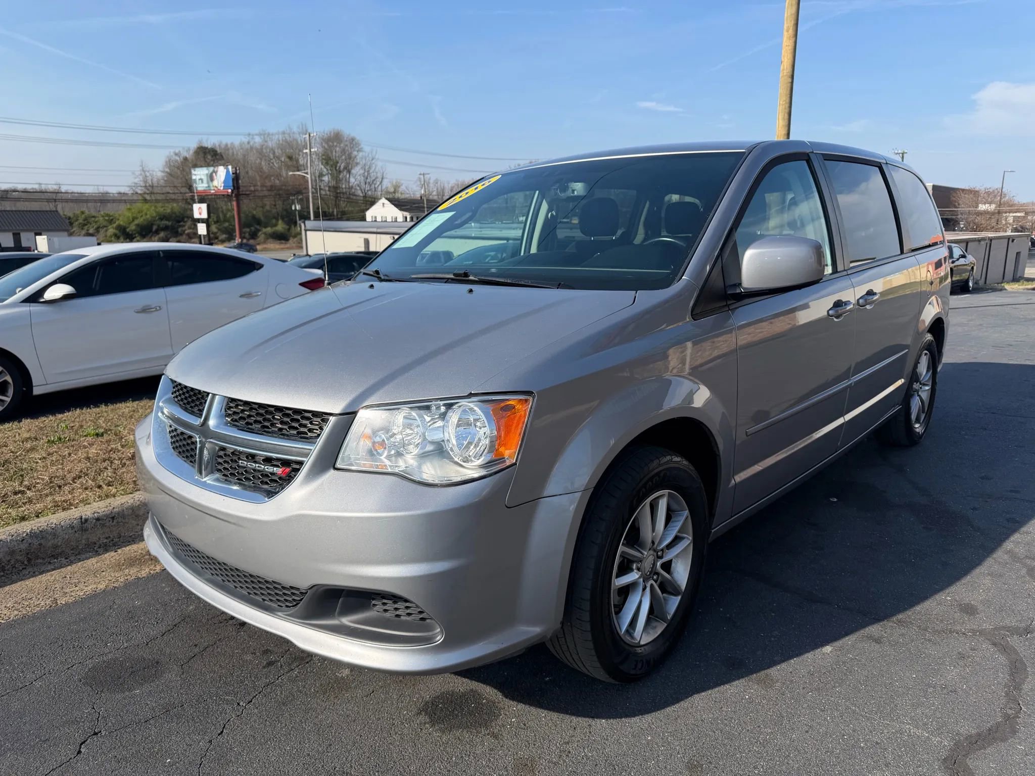 Used 2016 Dodge Grand Caravan SE image 3
