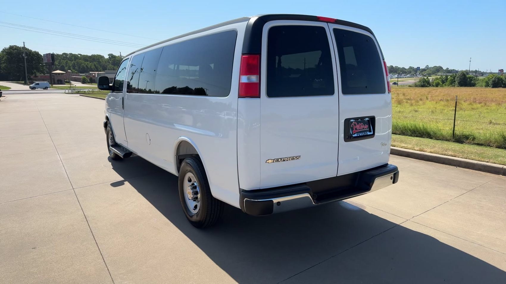 Used 2025 Chevrolet Express 3500 LT w/ LT Preferred Equipment Group RWD image 7