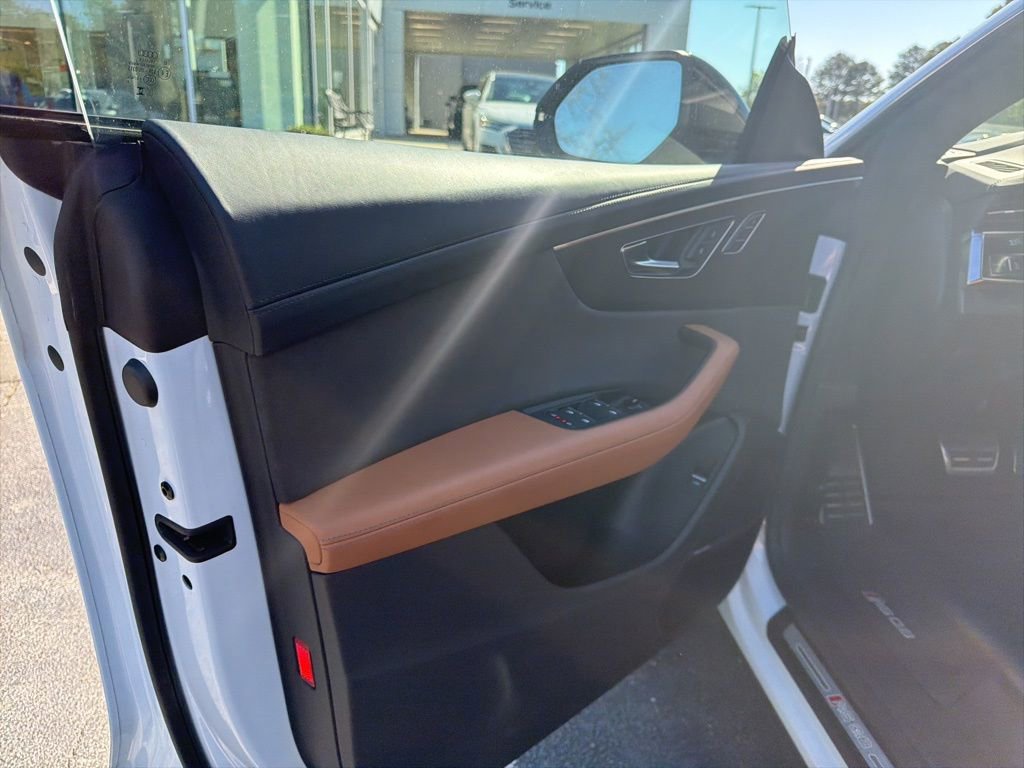 Used 2023 Audi RS Q8 image 18